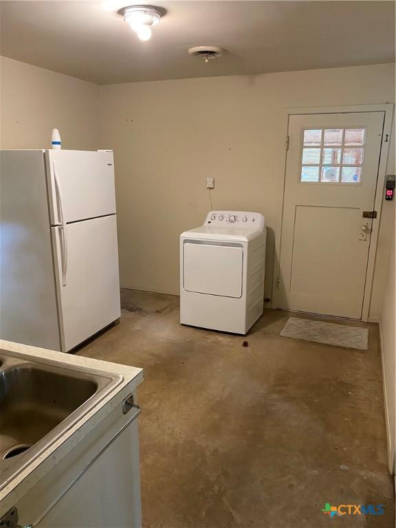 589 Bluebonnet Ln, Yoakum, TX 77995 - laundry area with washer / dryer, laundry area, and a sink