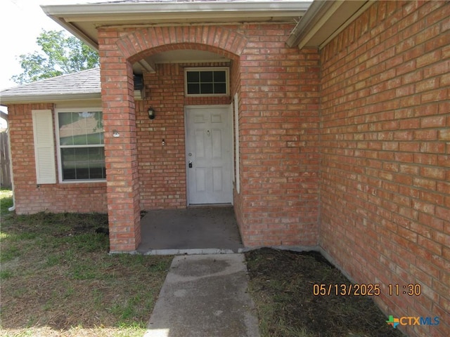 513 Hogan Dr, Harker Heights, TX 76548 - view of exterior entry with brick siding and roof with shingles