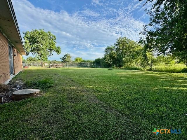 2009 S Laurent St, Victoria, TX 77901 - view of yard