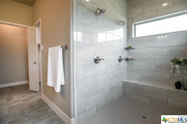 bathroom featuring a tile shower