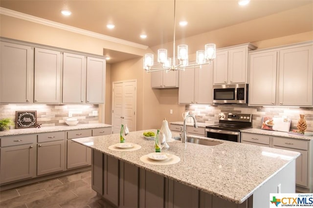1018 Winchester Dr, Nolanville, TX 76559 - kitchen featuring appliances with stainless steel finishes, a sink, decorative backsplash, a chandelier, and ornamental molding