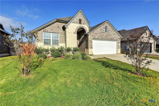 view of front of house featuring a garage and a front yard