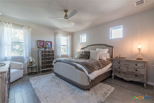 bedroom featuring ceiling fan