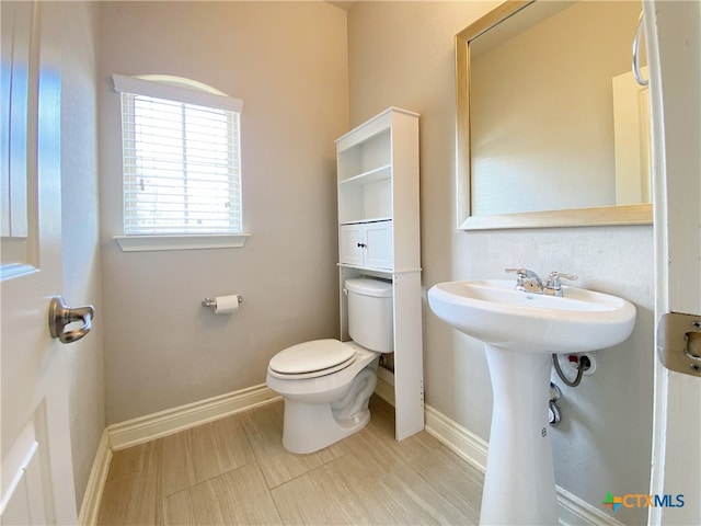 414 Field Corn Ln, San Marcos, TX 78666 - half bath with toilet and baseboards