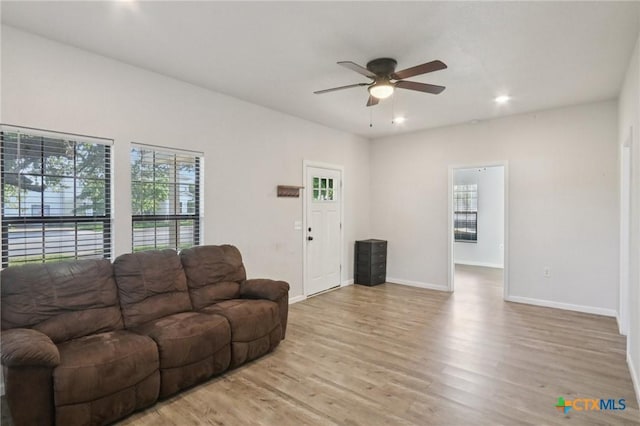 608 E 13th Ave, Belton, TX 76513 - living area featuring a ceiling fan, light wood-type flooring, and recessed lighting