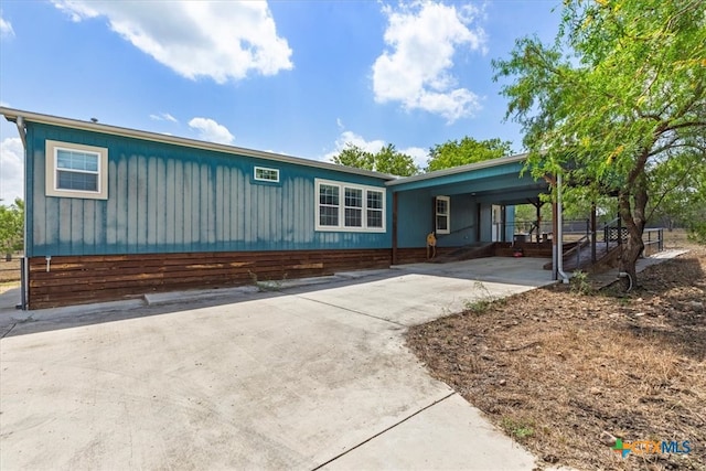 view of front facade with a carport