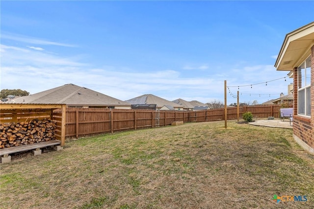 view of yard featuring a patio