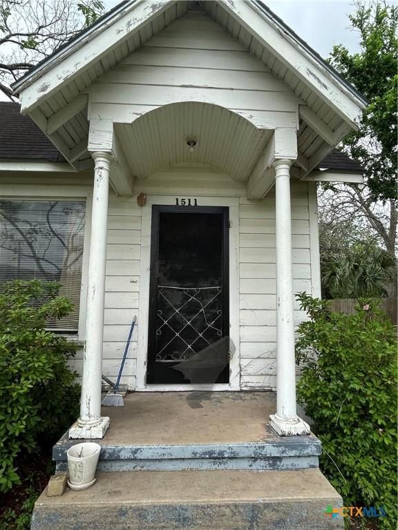 1511 E Constitution St, Victoria, TX 77901 - view of exterior entry