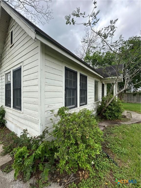 1511 E Constitution St, Victoria, TX 77901 - view of side of property with fence