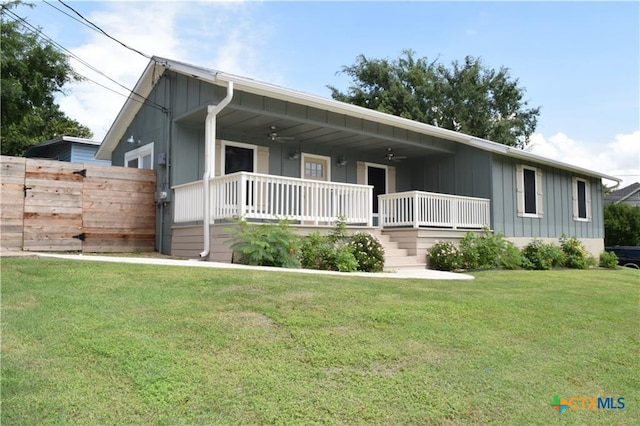 view of front of property with a front lawn and covered porch