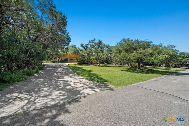 view of front of home featuring a front lawn