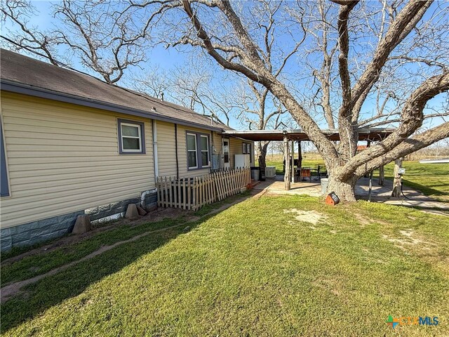 view of yard featuring a patio