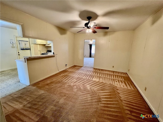 unfurnished room with carpet flooring and ceiling fan