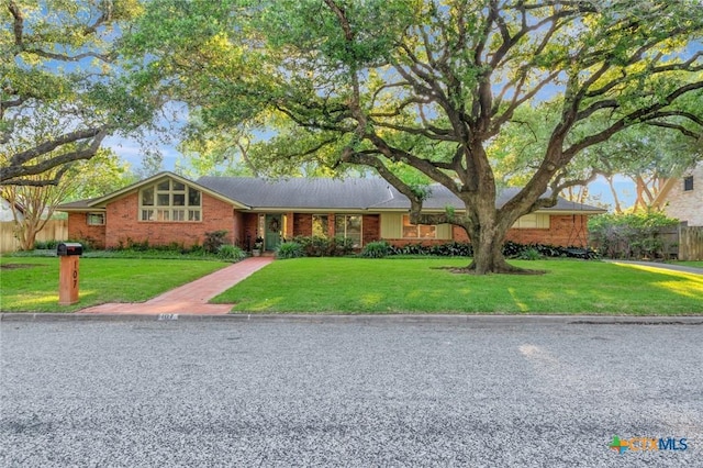107 Spokane St, Victoria, TX 77904 - mid-century inspired home featuring brick siding