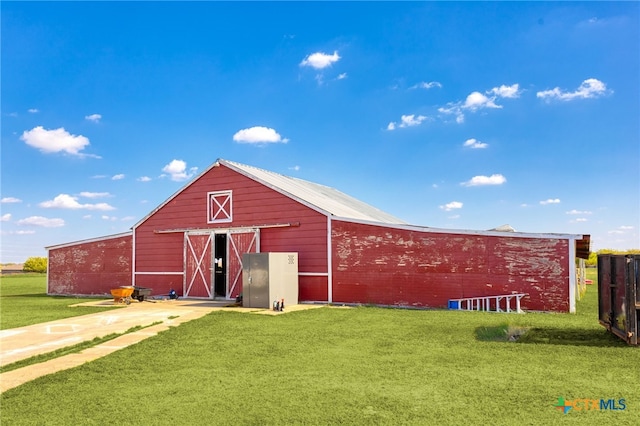 view of outdoor structure with a yard