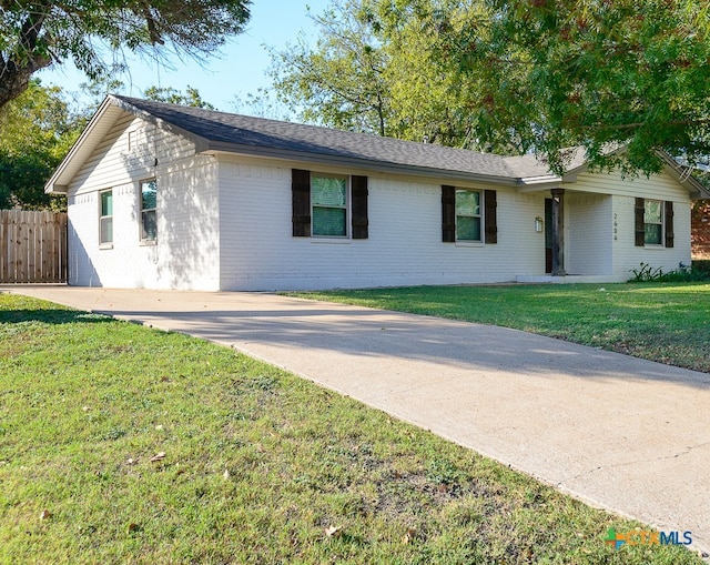 ranch-style house with a front yard