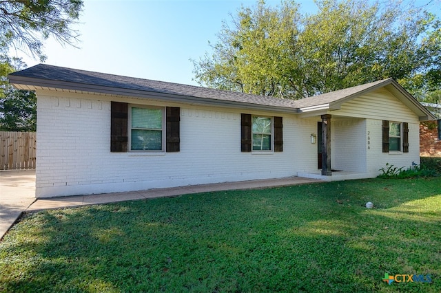 ranch-style home with a front yard