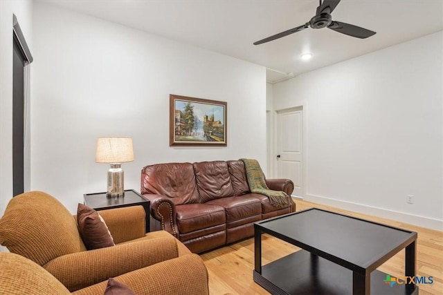 127 Cumberland Dr, Belton, TX 76513 - living area with light wood-type flooring and ceiling fan