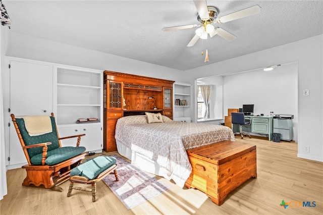 bedroom featuring refrigerator, ceiling fan, a textured ceiling, and light hardwood / wood-style floors