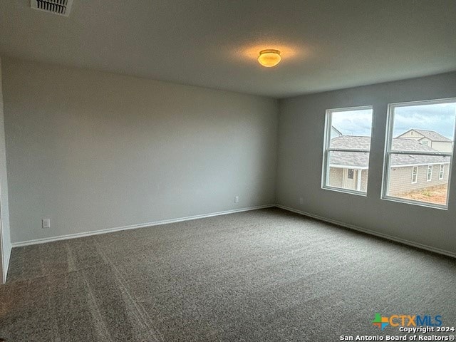 spare room featuring carpet floors