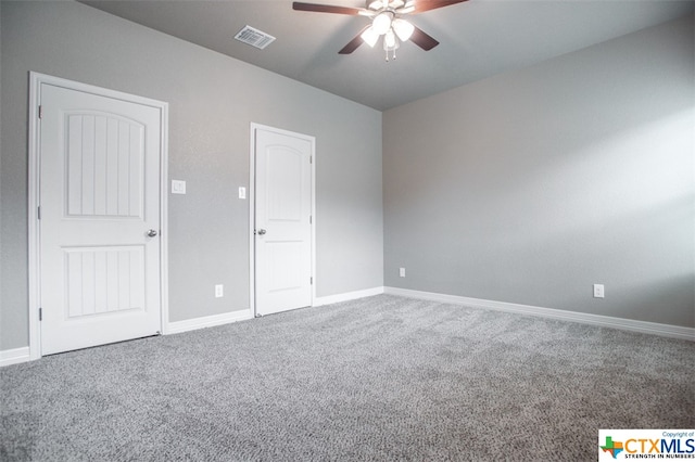 carpeted empty room featuring ceiling fan