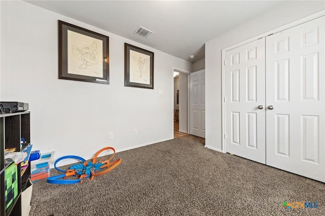 playroom featuring carpet floors, visible vents, and baseboards