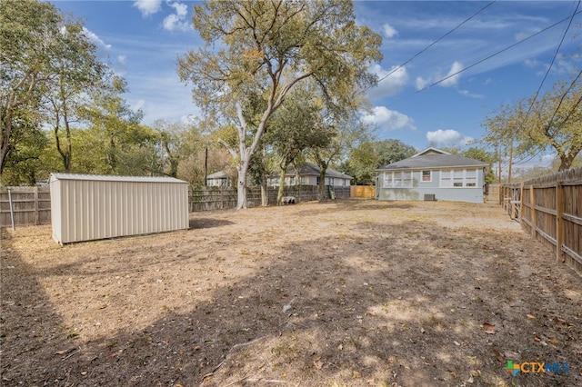 view of yard featuring a storage unit