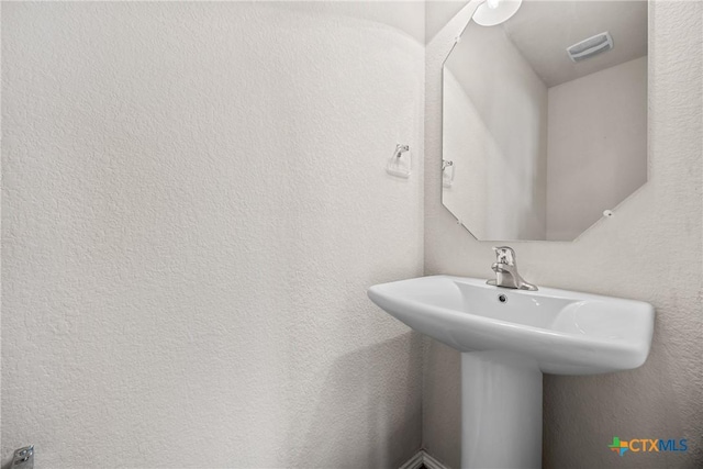 4805 Farrell Ln, Killeen, TX 76549 - bathroom with a sink