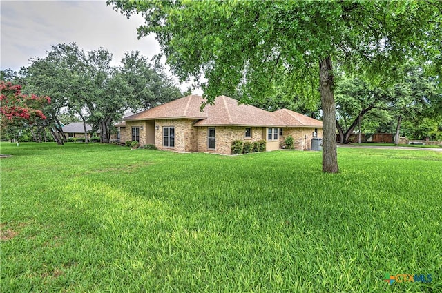 2702 Olympia Dr, Temple, TX 76502 - ranch-style home featuring a front lawn