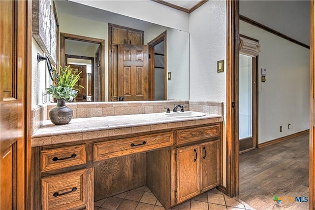 2702 Olympia Dr, Temple, TX 76502 - bathroom with ornamental molding and vanity