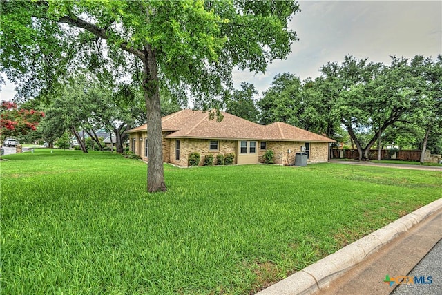 2702 Olympia Dr, Temple, TX 76502 - ranch-style house with a front yard