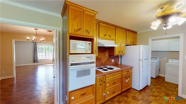 107 Hampton Ct, Victoria, TX 77904 - kitchen featuring white appliances, separate washer and dryer, dark wood-style floors, under cabinet range hood, and ceiling fan