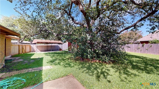 107 Hampton Ct, Victoria, TX 77904 - view of fenced backyard