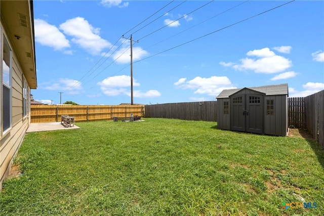 306 W Gemini Ln, Killeen, TX 76542 - fenced backyard with a shed and a patio area