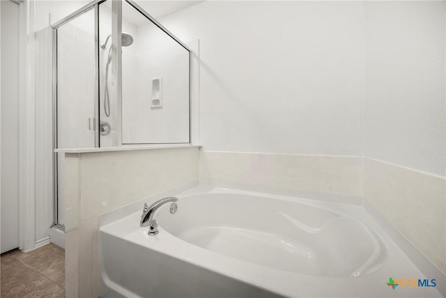 306 W Gemini Ln, Killeen, TX 76542 - full bathroom featuring a garden tub and a stall shower