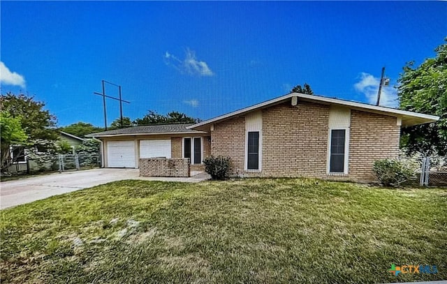 view of front of property with driveway, a front lawn, and fence