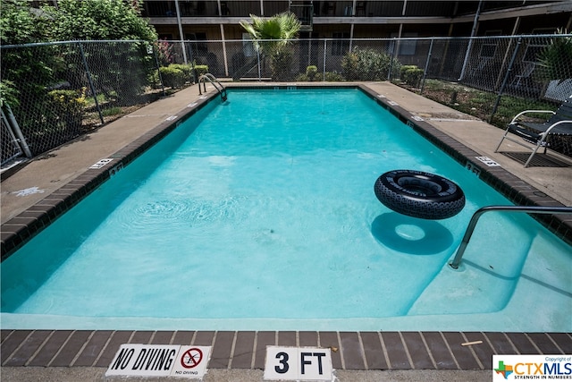 view of swimming pool