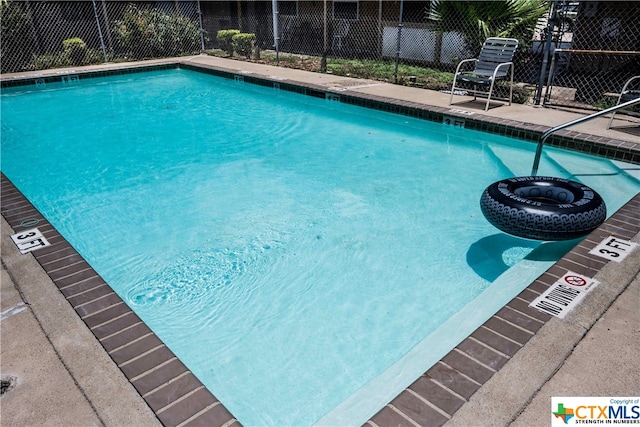 view of swimming pool