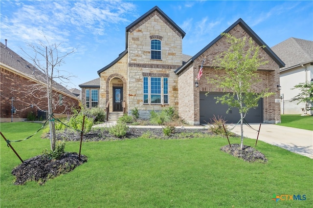 view of front of home featuring a front lawn