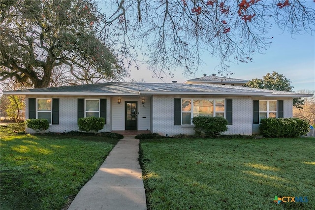 single story home with a front yard