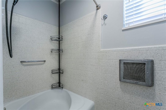 bathroom featuring shower / bathtub combination