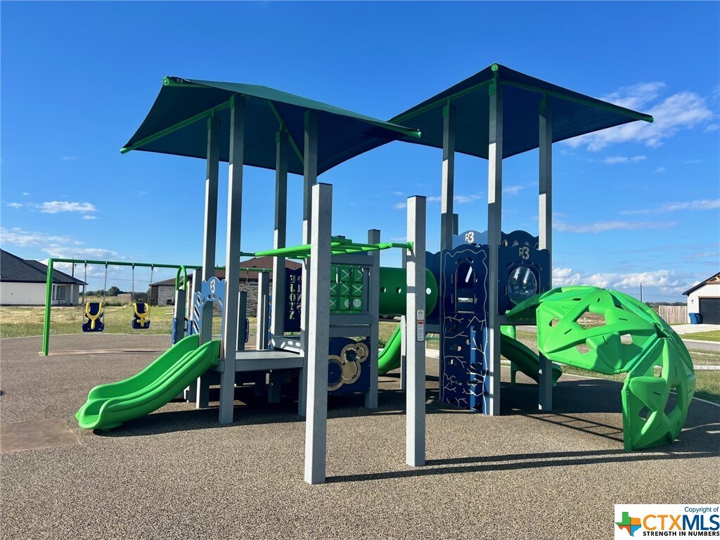 121 W Aimable St, Port Lavaca, TX 77979 - view of community play area