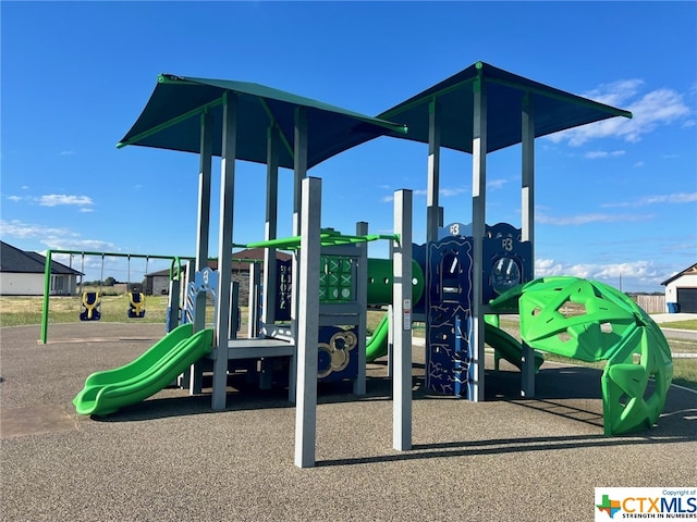 121 W Aimable St, Port Lavaca, TX 77979 - view of community play area
