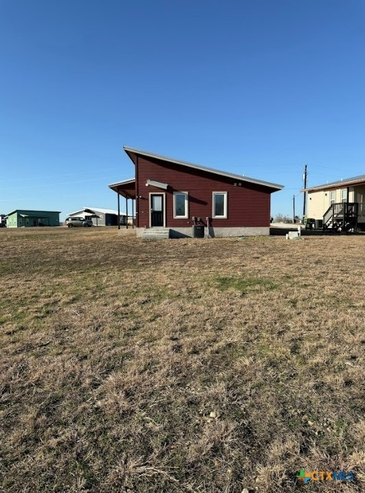 exterior space featuring a yard