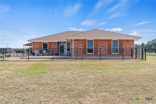 single story home featuring a front lawn