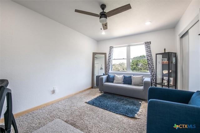 carpeted living room featuring ceiling fan