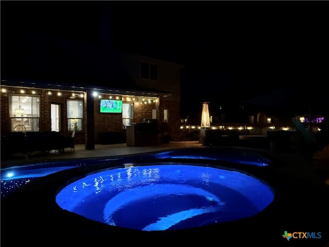 view of pool featuring a patio and an outdoor hot tub