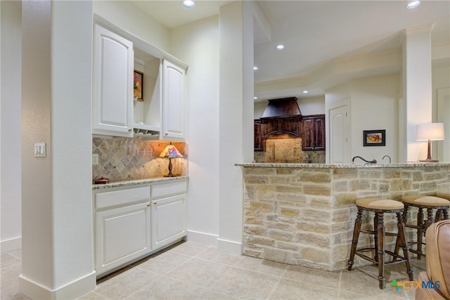 217 Foxwood, New Braunfels, TX 78132 - bar featuring premium range hood, tasteful backsplash, recessed lighting, and wet bar