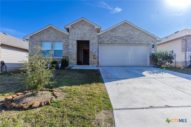 view of front facade featuring a front yard and a garage