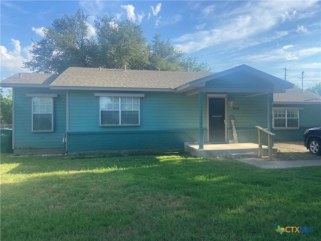 1002 Magnolia St, Belton, TX 76513 - ranch-style house with a front yard, brick siding, and a shingled roof